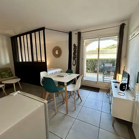 Cosy Au Rez-de-chaussee D'une Calme Cyprien Sc245-004 شقة